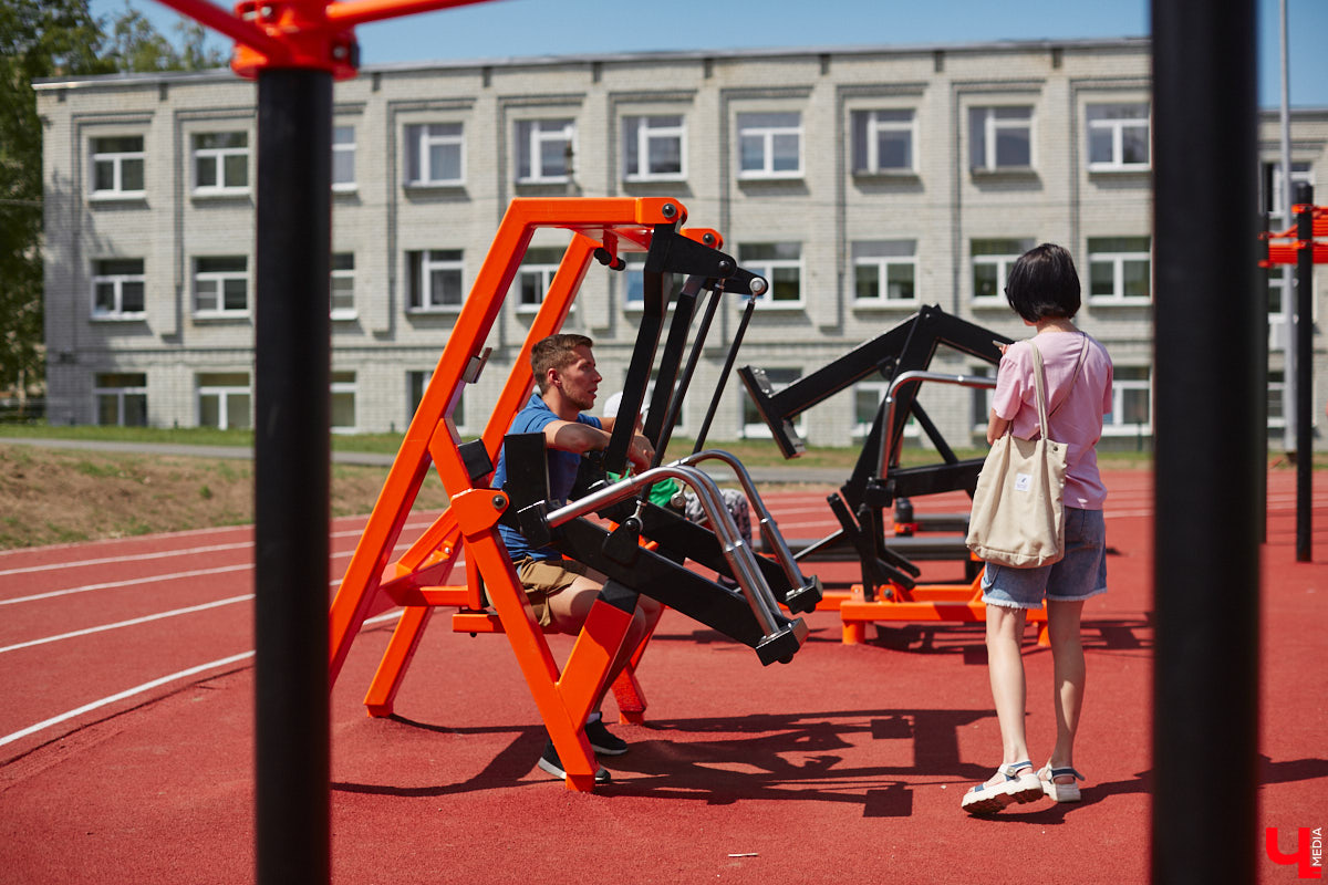 Первая в регионе многофункциональная спортивная площадка, которую установили в микрорайоне Юрьевец, заинтересовала многих в первую очередь заявленным интеллектом. Так ли она умна, как обещано, и сможет ли заменить занятия с тренером? «Ключ-Медиа» проверил это в компании профессионала. 