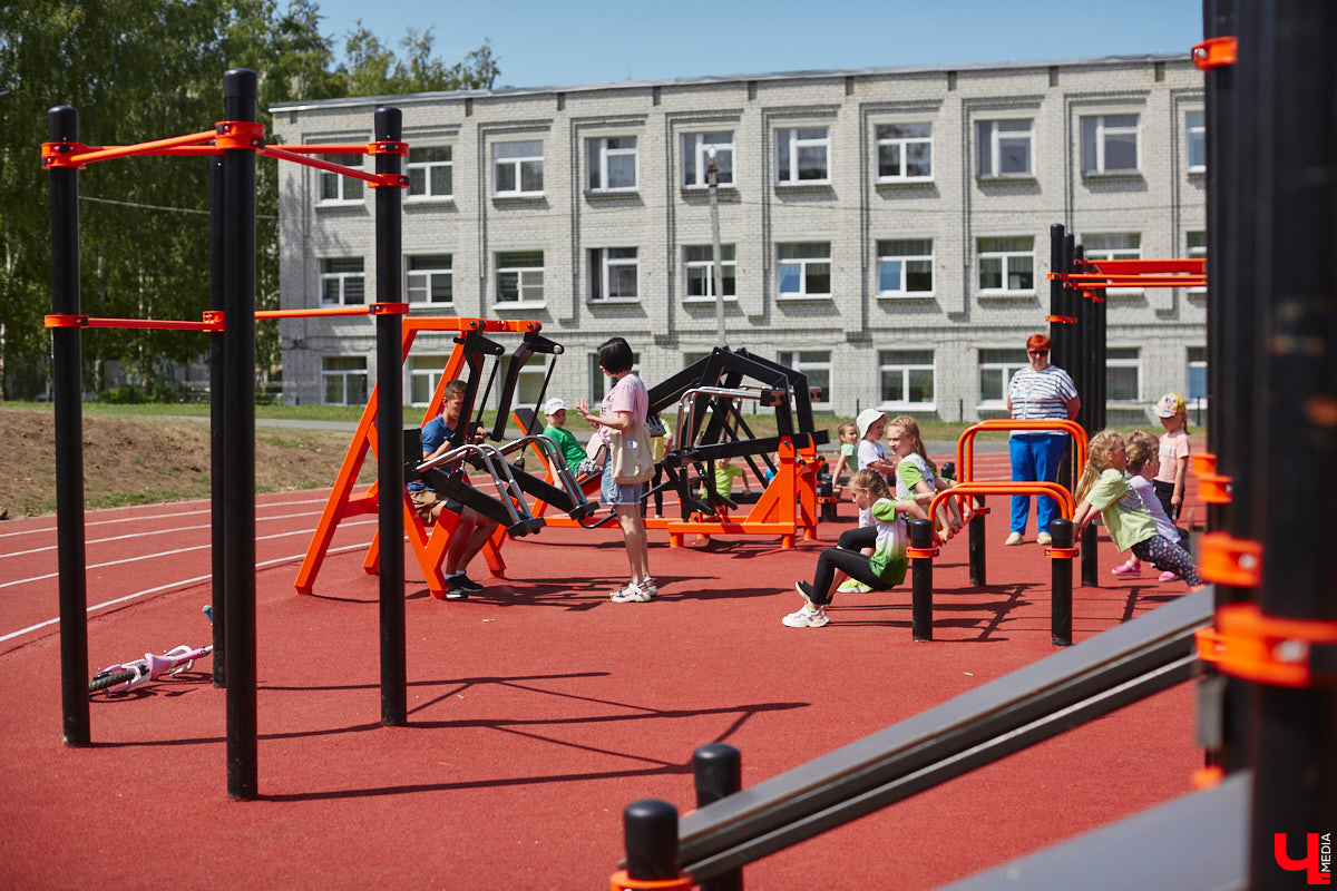 Первая в регионе многофункциональная спортивная площадка, которую установили в микрорайоне Юрьевец, заинтересовала многих в первую очередь заявленным интеллектом. Так ли она умна, как обещано, и сможет ли заменить занятия с тренером? «Ключ-Медиа» проверил это в компании профессионала. 