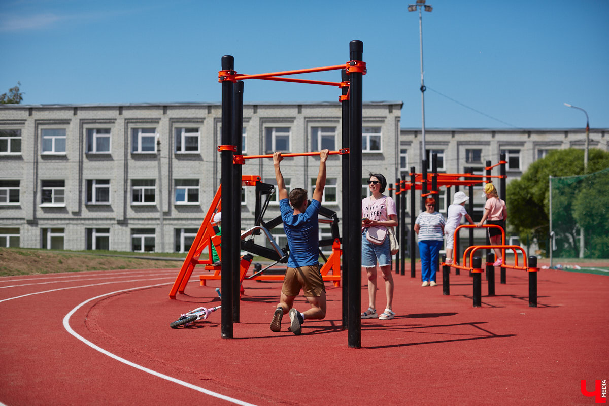 Первая в регионе многофункциональная спортивная площадка, которую установили в микрорайоне Юрьевец, заинтересовала многих в первую очередь заявленным интеллектом. Так ли она умна, как обещано, и сможет ли заменить занятия с тренером? «Ключ-Медиа» проверил это в компании профессионала. 