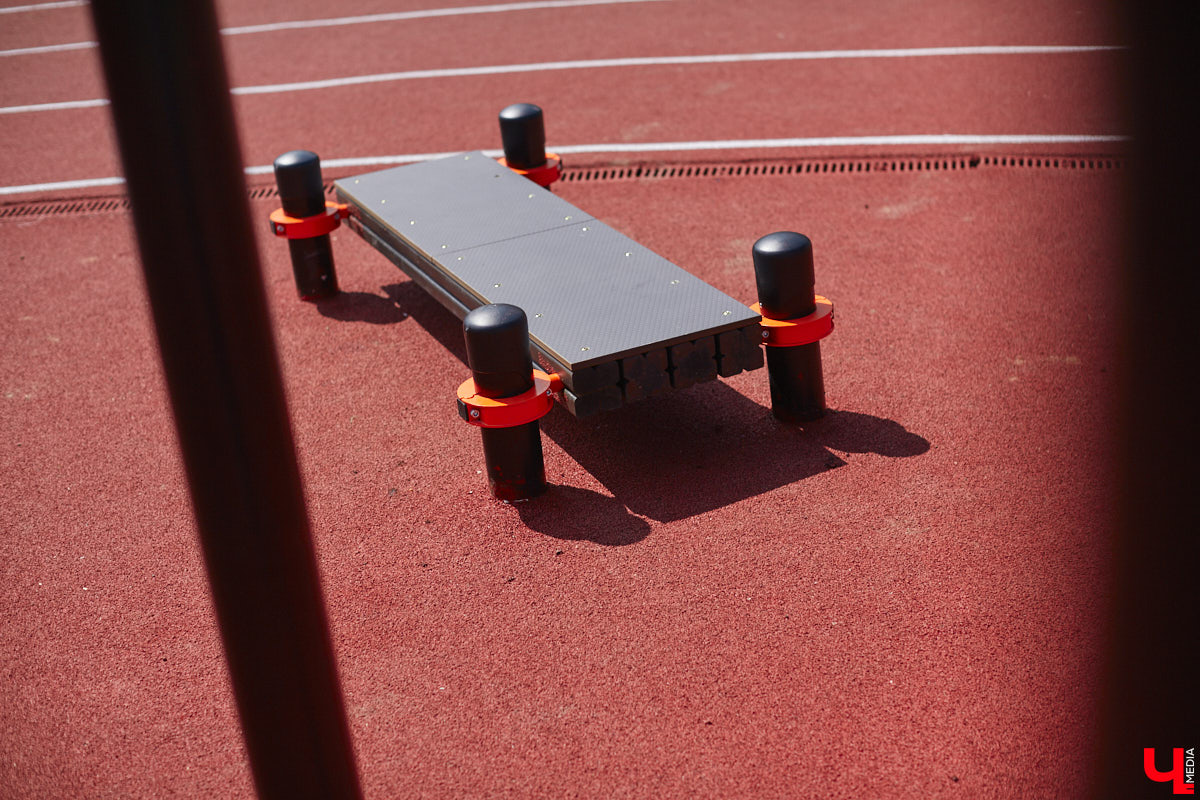 Первая в регионе многофункциональная спортивная площадка, которую установили в микрорайоне Юрьевец, заинтересовала многих в первую очередь заявленным интеллектом. Так ли она умна, как обещано, и сможет ли заменить занятия с тренером? «Ключ-Медиа» проверил это в компании профессионала. 