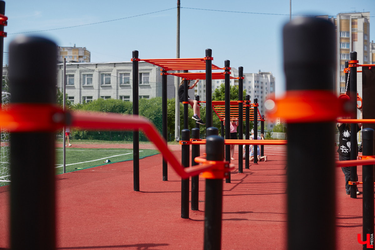 Перhttps://kluch.media/upload/photo/2023/0620-SportPl/QQ0A8719.jpgвая в регионе многофункциональная спортивная площадка, которую установили в микрорайоне Юрьевец, заинтересовала многих в первую очередь заявленным интеллектом. Так ли она умна, как обещано, и сможет ли заменить занятия с тренером? «Ключ-Медиа» проверил это в компании профессионала. 