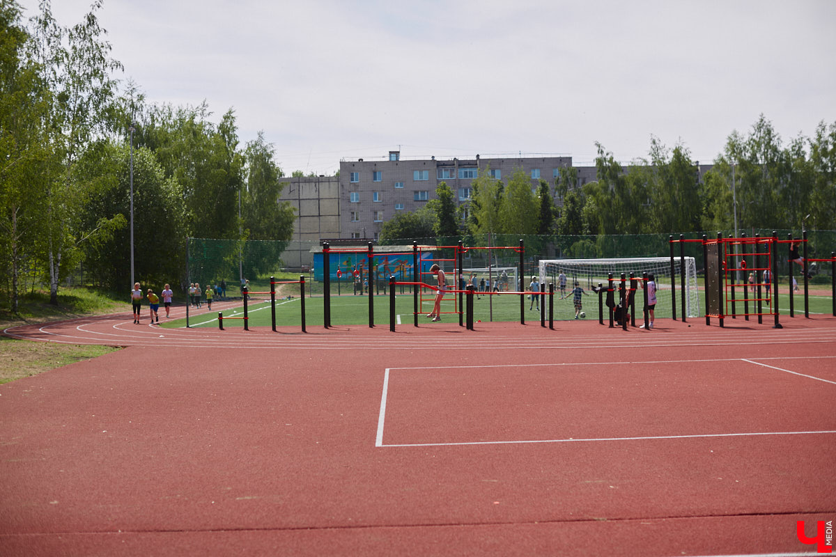 Первая в регионе многофункциональная спортивная площадка, которую установили в микрорайоне Юрьевец, заинтересовала многих в первую очередь заявленным интеллектом. Так ли она умна, как обещано, и сможет ли заменить занятия с тренером? «Ключ-Медиа» проверил это в компании профессионала. 