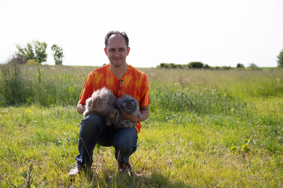 Буйство цвета в       белых шатрах, прогулки с       веретеном, катание по       Каменке на       ладье, прялки, напечатанные на       принтере, пушистые спикеры, дефиле в       половиках на       закате и       ритуал поклонения огню       — все это было на       прошедшем в       Суздале «ПряхаФесте».