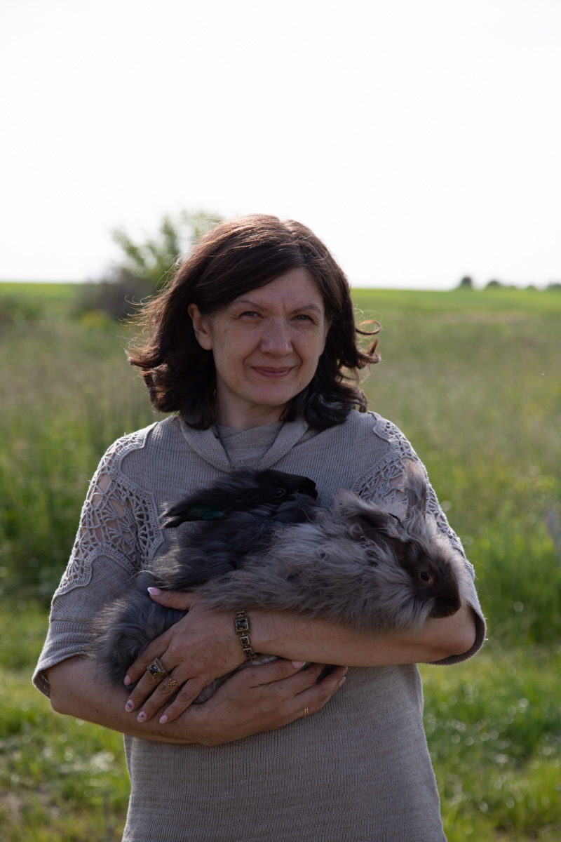 Буйство цвета в       белых шатрах, прогулки с       веретеном, катание по       Каменке на       ладье, прялки, напечатанные на       принтере, пушистые спикеры, дефиле в       половиках на       закате и       ритуал поклонения огню       — все это было на       прошедшем в       Суздале «ПряхаФесте».