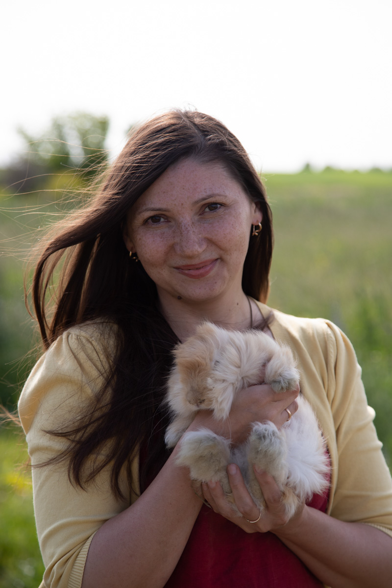 Буйство цвета в       белых шатрах, прогулки с       веретеном, катание по       Каменке на       ладье, прялки, напечатанные на       принтере, пушистые спикеры, дефиле в       половиках на       закате и       ритуал поклонения огню       — все это было на       прошедшем в       Суздале «ПряхаФесте».