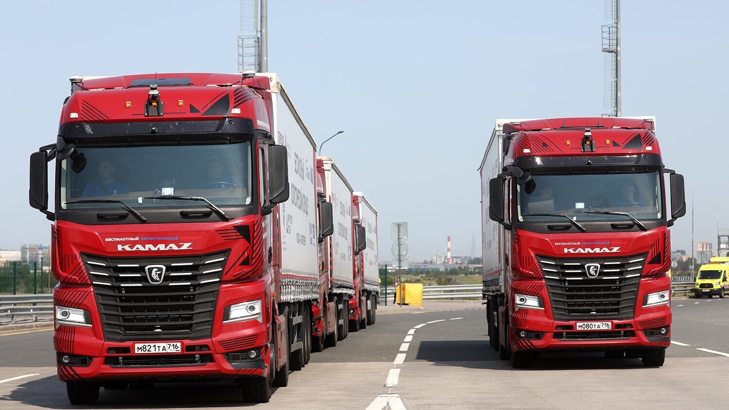 Жители региона могут совершить необычное путешествие по Оке. Летом этого года планируется запустить экскурсионный маршрут из Мурома в Нижний Новгород на судне с подводными крыльями. И это не весь удивительный транспорт, который можно встретить на территории нашей области.