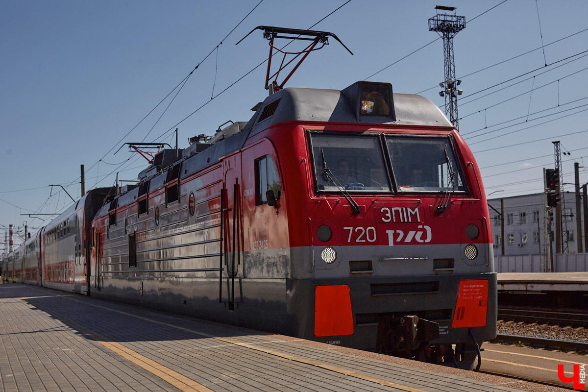 Жители региона могут совершить необычное путешествие по Оке. Летом этого года планируется запустить экскурсионный маршрут из Мурома в Нижний Новгород на судне с подводными крыльями. И это не весь удивительный транспорт, который можно встретить на территории нашей области.