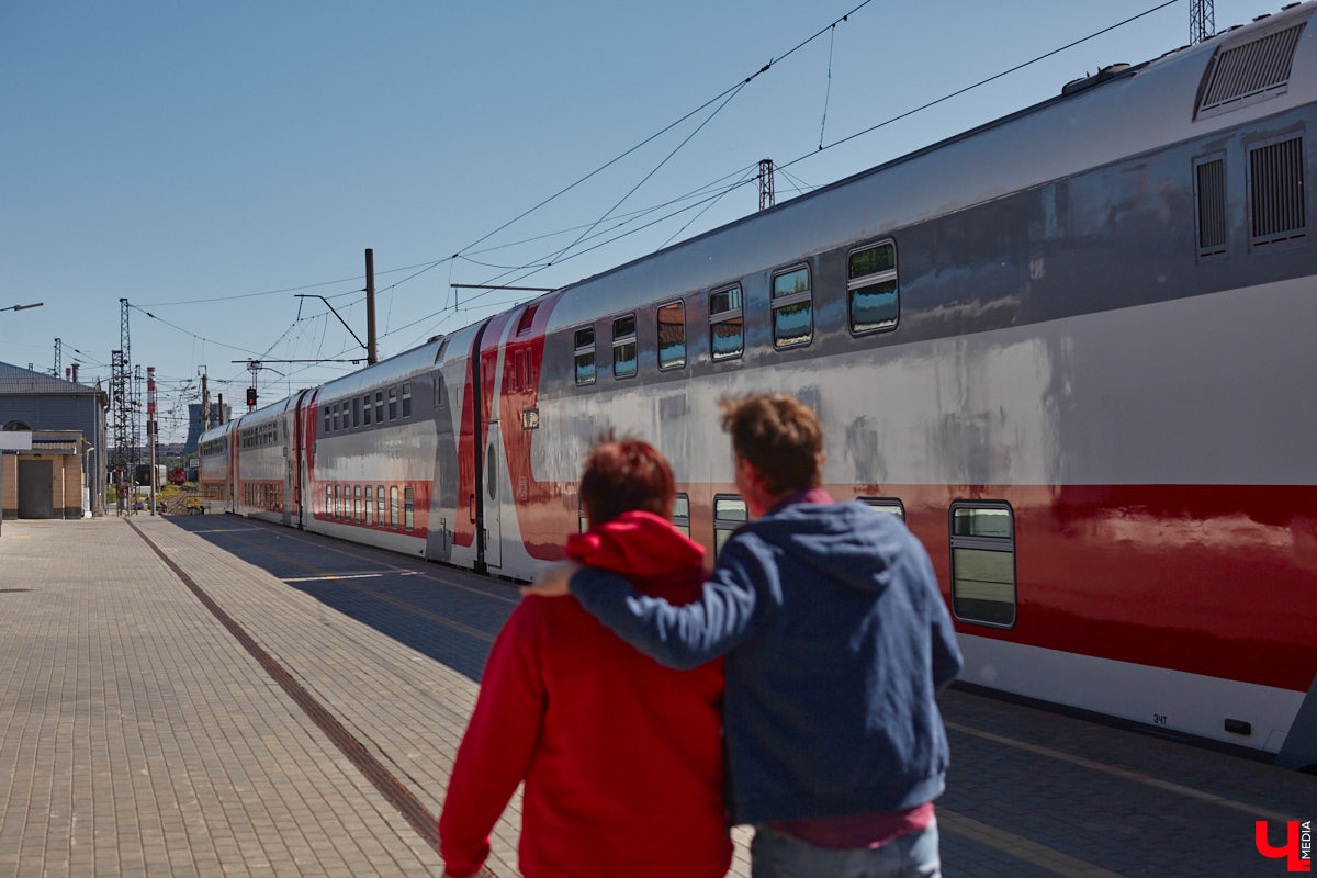 Жители региона могут совершить необычное путешествие по Оке. Летом этого года планируется запустить экскурсионный маршрут из Мурома в Нижний Новгород на судне с подводными крыльями. И это не весь удивительный транспорт, который можно встретить на территории нашей области.