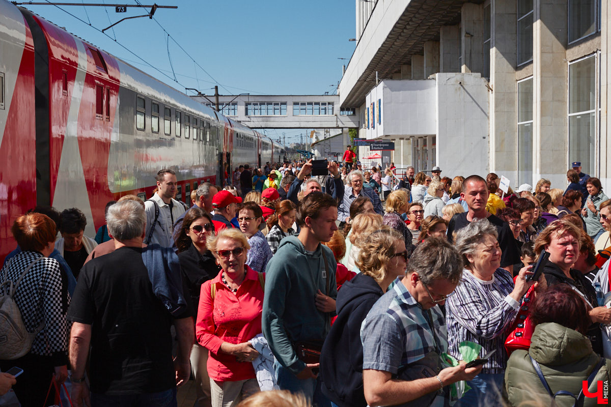 Жители региона могут совершить необычное путешествие по Оке. Летом этого года планируется запустить экскурсионный маршрут из Мурома в Нижний Новгород на судне с подводными крыльями. И это не весь удивительный транспорт, который можно встретить на территории нашей области.