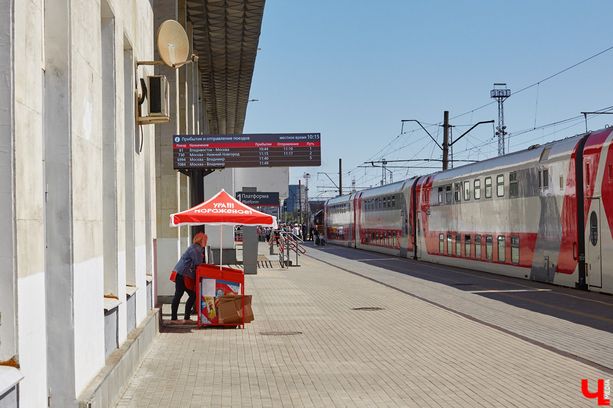 Жители региона могут совершить необычное путешествие по Оке. Летом этого года планируется запустить экскурсионный маршрут из Мурома в Нижний Новгород на судне с подводными крыльями. И это не весь удивительный транспорт, который можно встретить на территории нашей области.