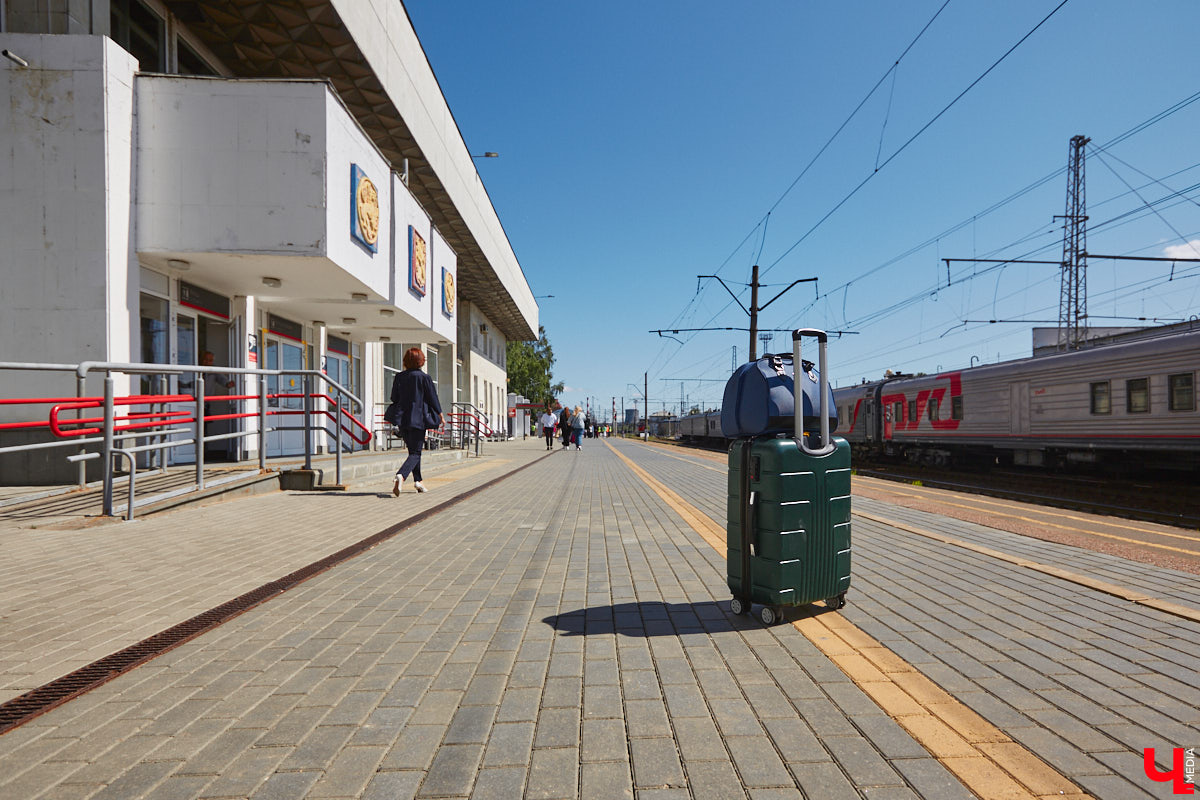 Жители региона могут совершить необычное путешествие по Оке. Летом этого года планируется запустить экскурсионный маршрут из Мурома в Нижний Новгород на судне с подводными крыльями. И это не весь удивительный транспорт, который можно встретить на территории нашей области.