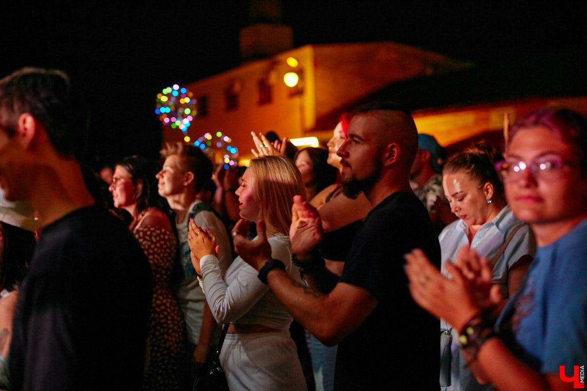 Праздника много не бывает! Уже в эту субботу, 24 июня, в центре Владимира пройдет День молодежи. Отдыхающим обещают массу развлечений на любой вкус и возраст, а главным магнитом вечера станет его звездный хедлайнер. Как добраться в выходной день до места веселья и что там ждет жителей и гостей города, разбирался «Ключ-Медиа».