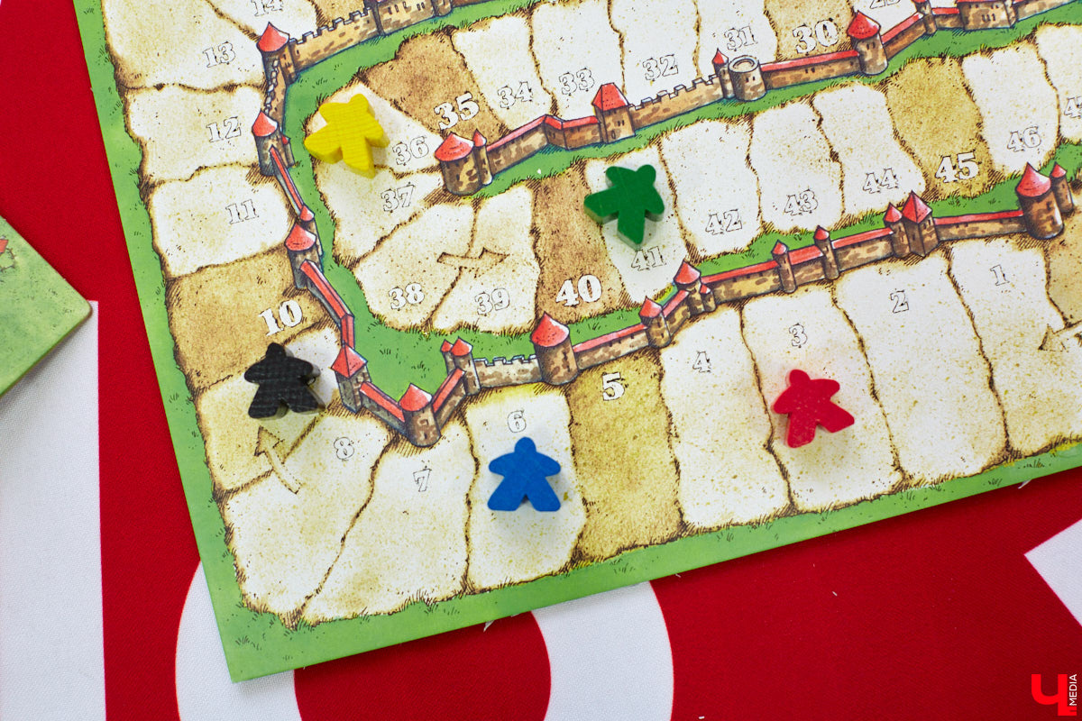 Праздника много не бывает! Уже в эту субботу, 24 июня, в центре Владимира пройдет День молодежи. Отдыхающим обещают массу развлечений на любой вкус и возраст, а главным магнитом вечера станет его звездный хедлайнер. Как добраться в выходной день до места веселья и что там ждет жителей и гостей города, разбирался «Ключ-Медиа».