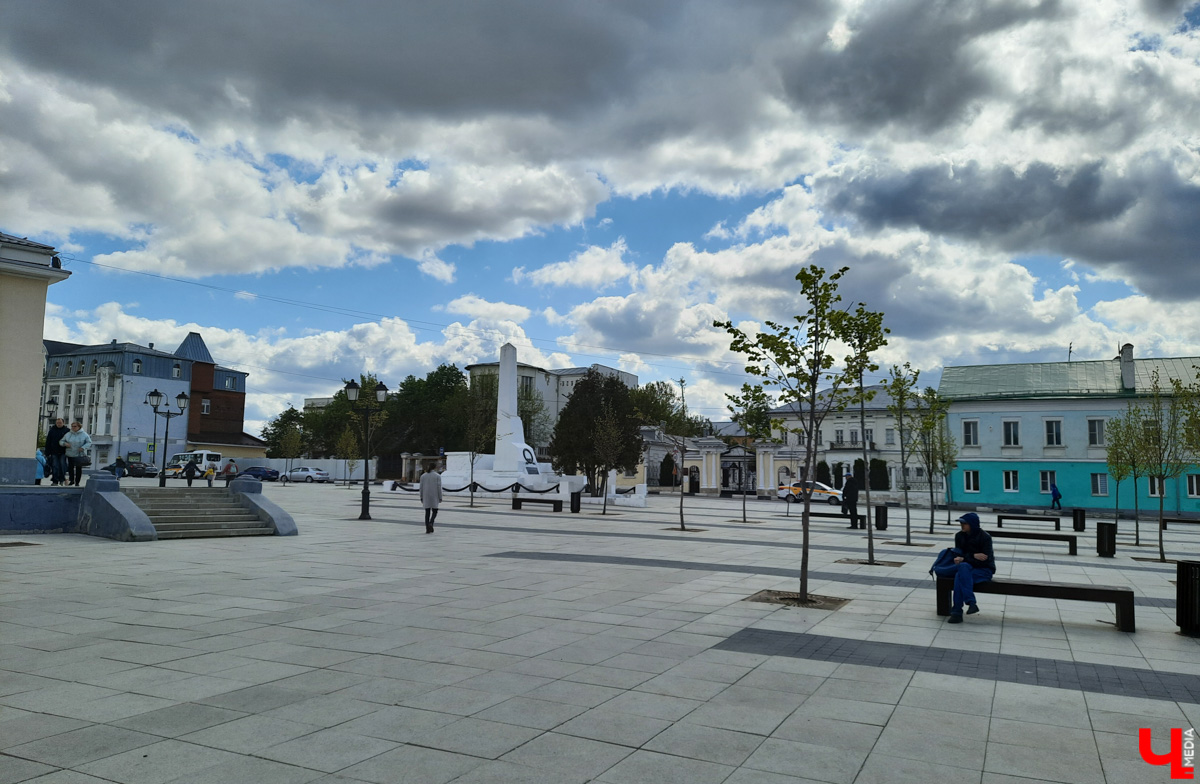 Туры выходного дня стоит планировать заранее, чтобы не было мучительно грустно от бесцельно потраченного времени. Возможно, кто-то из владимирцев собирается посетить Коломну. Что ж, поделимся своими впечатлениями. Сразу предупреждаем: в бочке меда будет и ложка дегтя.