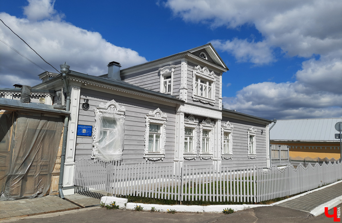 Туры выходного дня стоит планировать заранее, чтобы не было мучительно грустно от бесцельно потраченного времени. Возможно, кто-то из владимирцев собирается посетить Коломну. Что ж, поделимся своими впечатлениями. Сразу предупреждаем: в бочке меда будет и ложка дегтя.