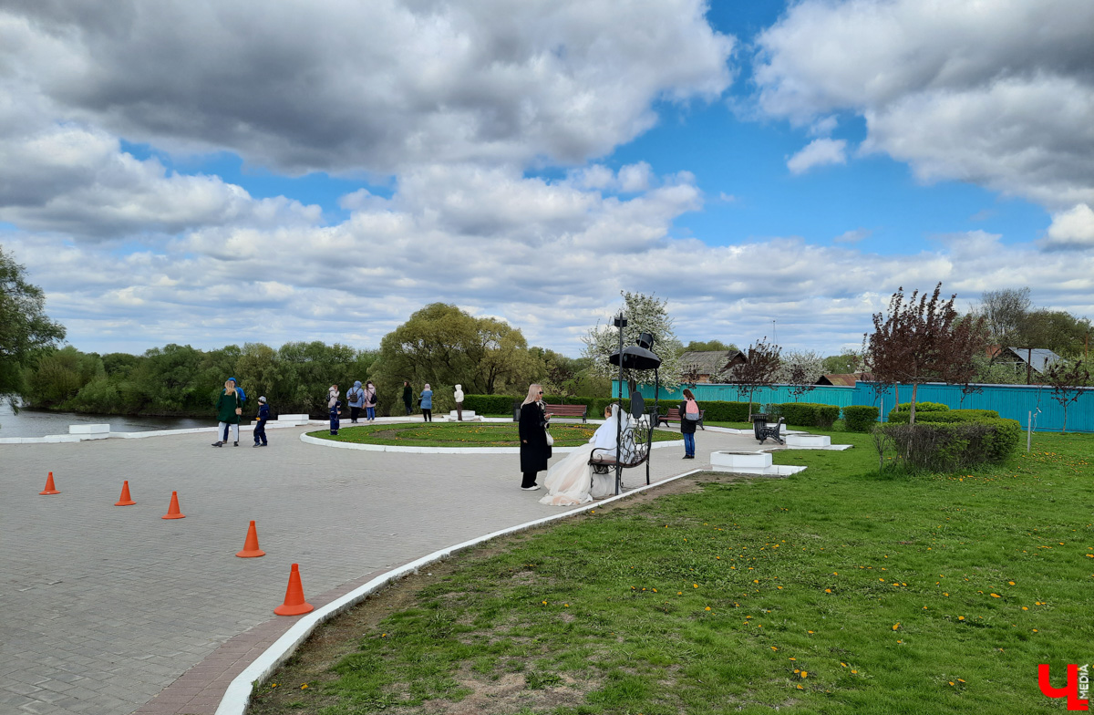 Туры выходного дня стоит планировать заранее, чтобы не было мучительно грустно от бесцельно потраченного времени. Возможно, кто-то из владимирцев собирается посетить Коломну. Что ж, поделимся своими впечатлениями. Сразу предупреждаем: в бочке меда будет и ложка дегтя.