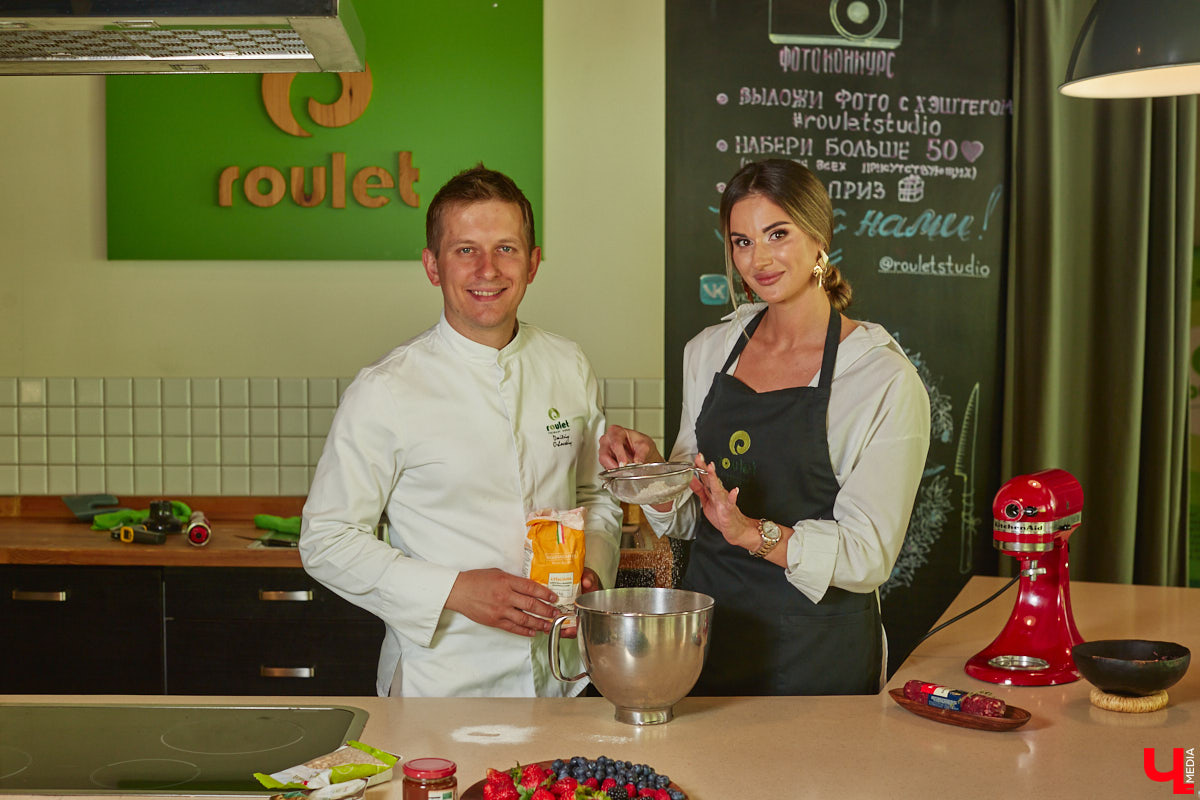 Дипломированный шоколатье, прекрасная Татьяна Кандакова, добавляющая сыр даже в шоколадные конфеты, захотела блюдо, где есть еще и тесто. Так, она первой опробовала уникальную модель мобильной печи для пиццы, появившуюся во Владимире.