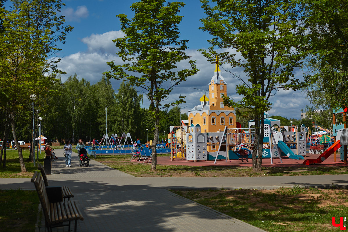 В популярном владимирском месте для отдыха завершается последний этап реновации. Благоустройство парка «Добросельский» заняло три года, прошло не без задержек и стоило больше 200 миллионов рублей. Мы наведались туда, чтобы показать вам, как выглядит рекреационная зона на данный момент.