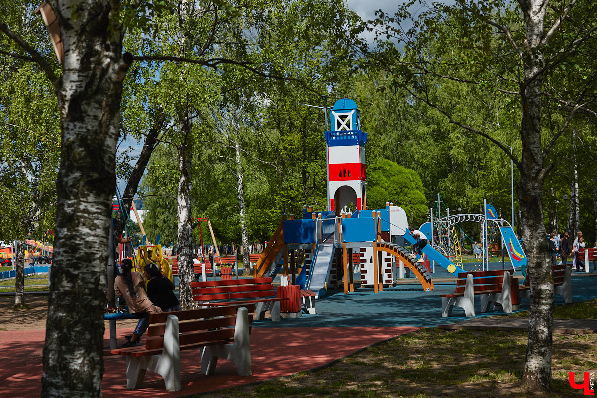 В популярном владимирском месте для отдыха завершается последний этап реновации. Благоустройство парка «Добросельский» заняло три года, прошло не без задержек и стоило больше 200 миллионов рублей. Мы наведались туда, чтобы показать вам, как выглядит рекреационная зона на данный момент.