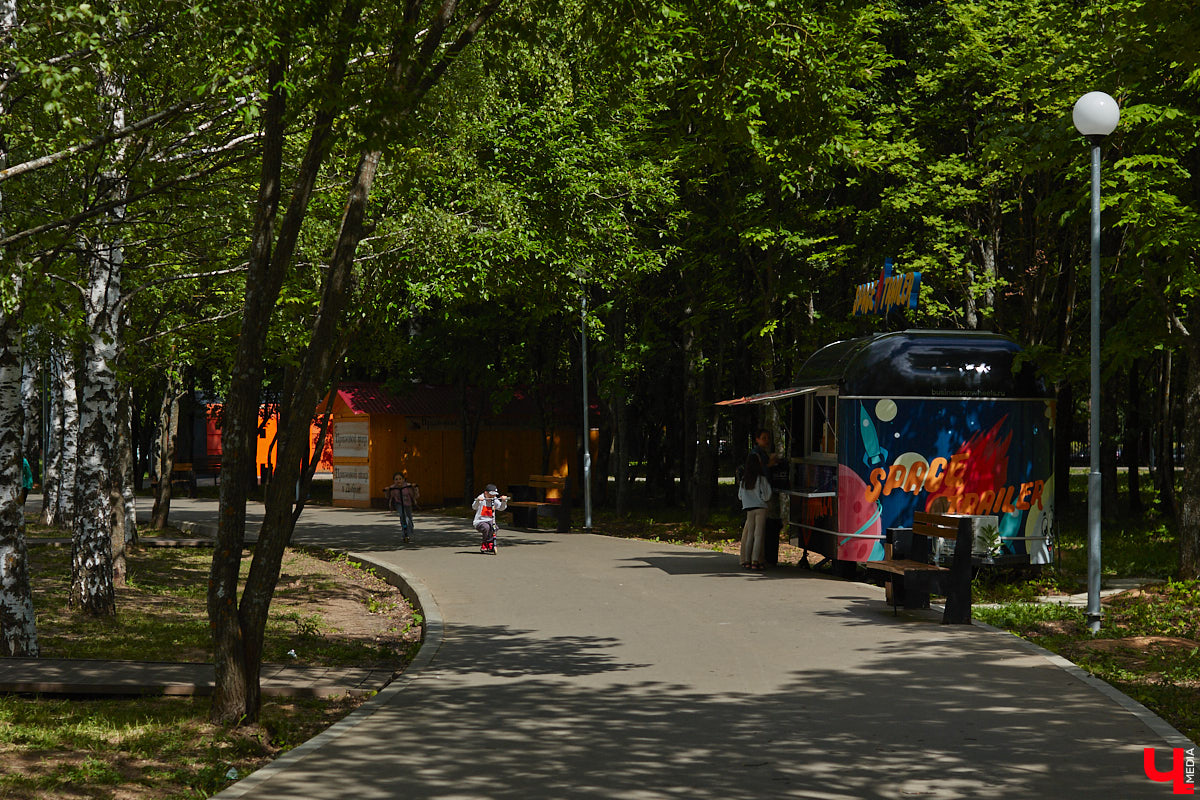 В популярном владимирском месте для отдыха завершается последний этап реновации. Благоустройство парка «Добросельский» заняло три года, прошло не без задержек и стоило больше 200 миллионов рублей. Мы наведались туда, чтобы показать вам, как выглядит рекреационная зона на данный момент.