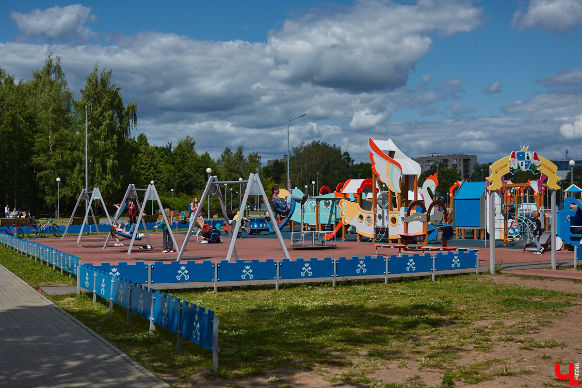 В популярном владимирском месте для отдыха завершается последний этап реновации. Благоустройство парка «Добросельский» заняло три года, прошло не без задержек и стоило больше 200 миллионов рублей. Мы наведались туда, чтобы показать вам, как выглядит рекреационная зона на данный момент.