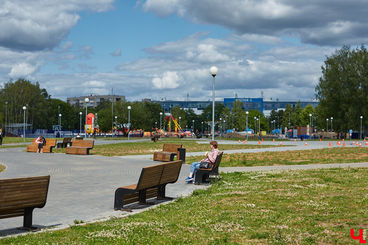 В популярном владимирском месте для отдыха завершается последний этап реновации. Благоустройство парка «Добросельский» заняло три года, прошло не без задержек и стоило больше 200 миллионов рублей. Мы наведались туда, чтобы показать вам, как выглядит рекреационная зона на данный момент.