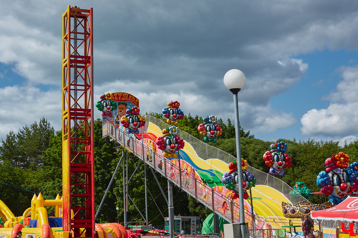 В популярном владимирском месте для отдыха завершается последний этап реновации. Благоустройство парка «Добросельский» заняло три года, прошло не без задержек и стоило больше 200 миллионов рублей. Мы наведались туда, чтобы показать вам, как выглядит рекреационная зона на данный момент.
