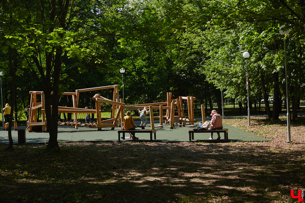 В популярном владимирском месте для отдыха завершается последний этап реновации. Благоустройство парка «Добросельский» заняло три года, прошло не без задержек и стоило больше 200 миллионов рублей. Мы наведались туда, чтобы показать вам, как выглядит рекреационная зона на данный момент.