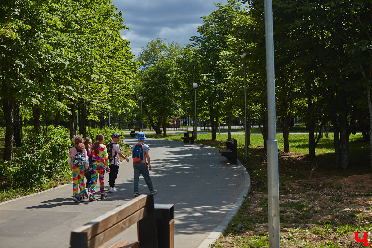 В популярном владимирском месте для отдыха завершается последний этап реновации. Благоустройство парка «Добросельский» заняло три года, прошло не без задержек и стоило больше 200 миллионов рублей. Мы наведались туда, чтобы показать вам, как выглядит рекреационная зона на данный момент.