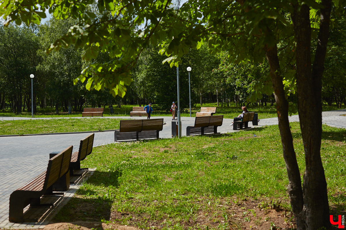 В популярном владимирском месте для отдыха завершается последний этап реновации. Благоустройство парка «Добросельский» заняло три года, прошло не без задержек и стоило больше 200 миллионов рублей. Мы наведались туда, чтобы показать вам, как выглядит рекреационная зона на данный момент.