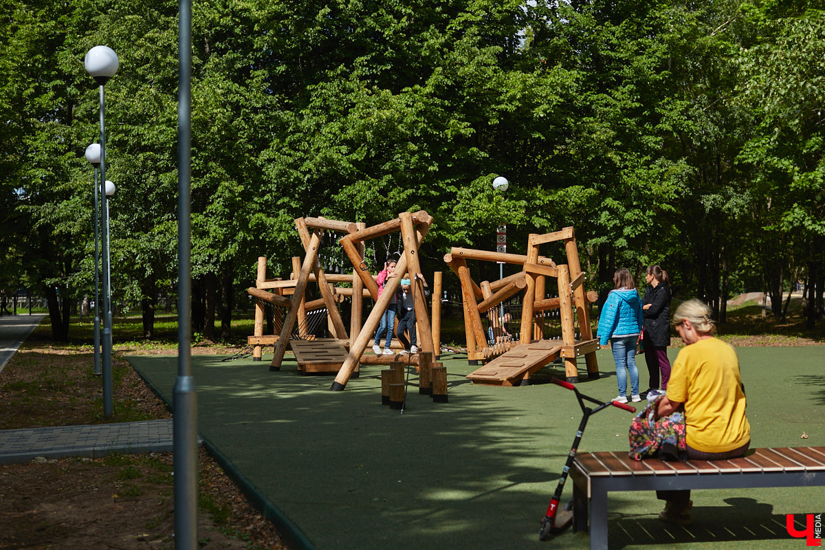 В популярном владимирском месте для отдыха завершается последний этап реновации. Благоустройство парка «Добросельский» заняло три года, прошло не без задержек и стоило больше 200 миллионов рублей. Мы наведались туда, чтобы показать вам, как выглядит рекреационная зона на данный момент.