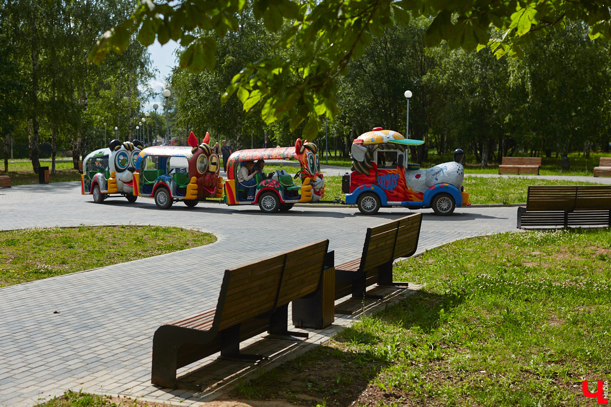 В популярном владимирском месте для отдыха завершается последний этап реновации. Благоустройство парка «Добросельский» заняло три года, прошло не без задержек и стоило больше 200 миллионов рублей. Мы наведались туда, чтобы показать вам, как выглядит рекреационная зона на данный момент.