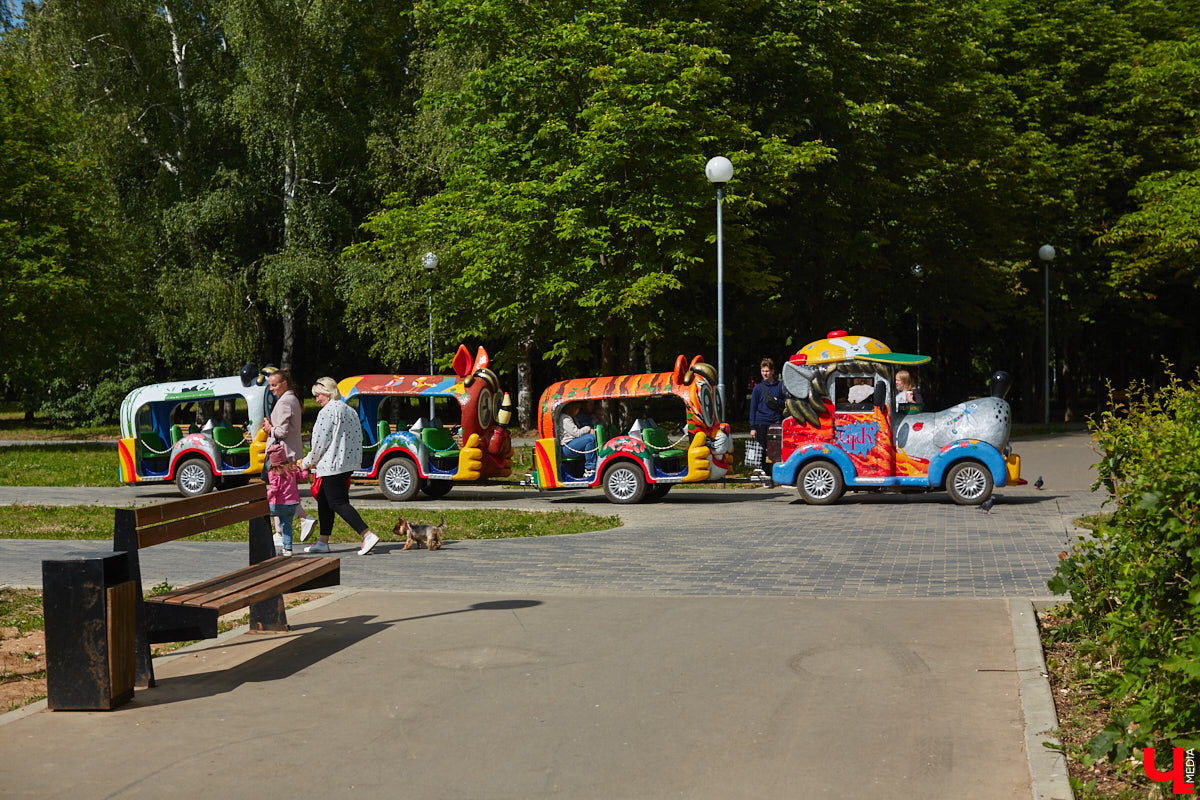В популярном владимирском месте для отдыха завершается последний этап реновации. Благоустройство парка «Добросельский» заняло три года, прошло не без задержек и стоило больше 200 миллионов рублей. Мы наведались туда, чтобы показать вам, как выглядит рекреационная зона на данный момент.