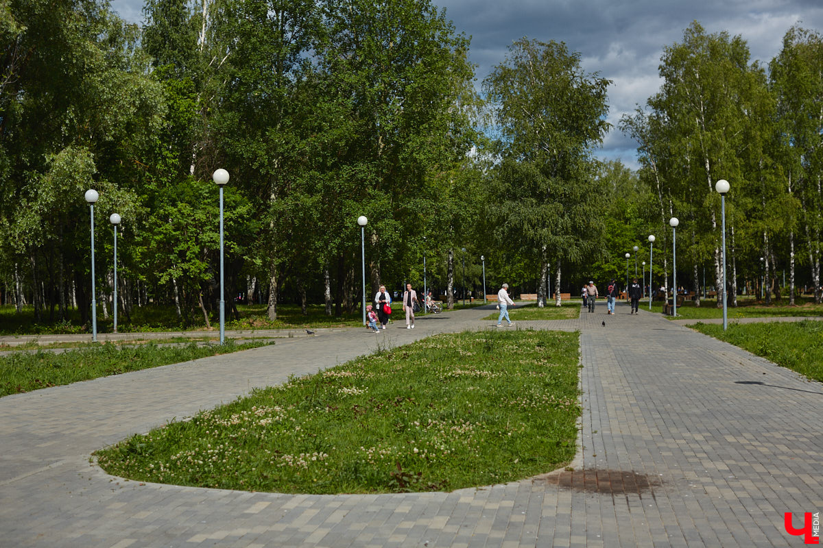 В популярном владимирском месте для отдыха завершается последний этап реновации. Благоустройство парка «Добросельский» заняло три года, прошло не без задержек и стоило больше 200 миллионов рублей. Мы наведались туда, чтобы показать вам, как выглядит рекреационная зона на данный момент.