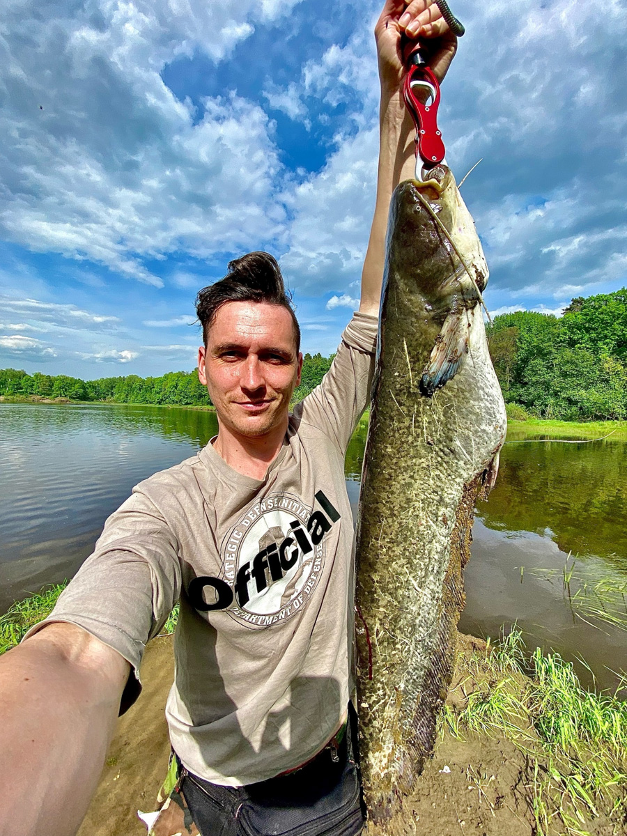 Как там ваша рыбалка проходит? Не клюет? А кому-то везет. Большая щука, жерех и два огромных сома, вес одного из которых достигает 29 килограммов — вот такой рекордный улов на данный момент у любителей посидеть с удочкой из нашего региона.