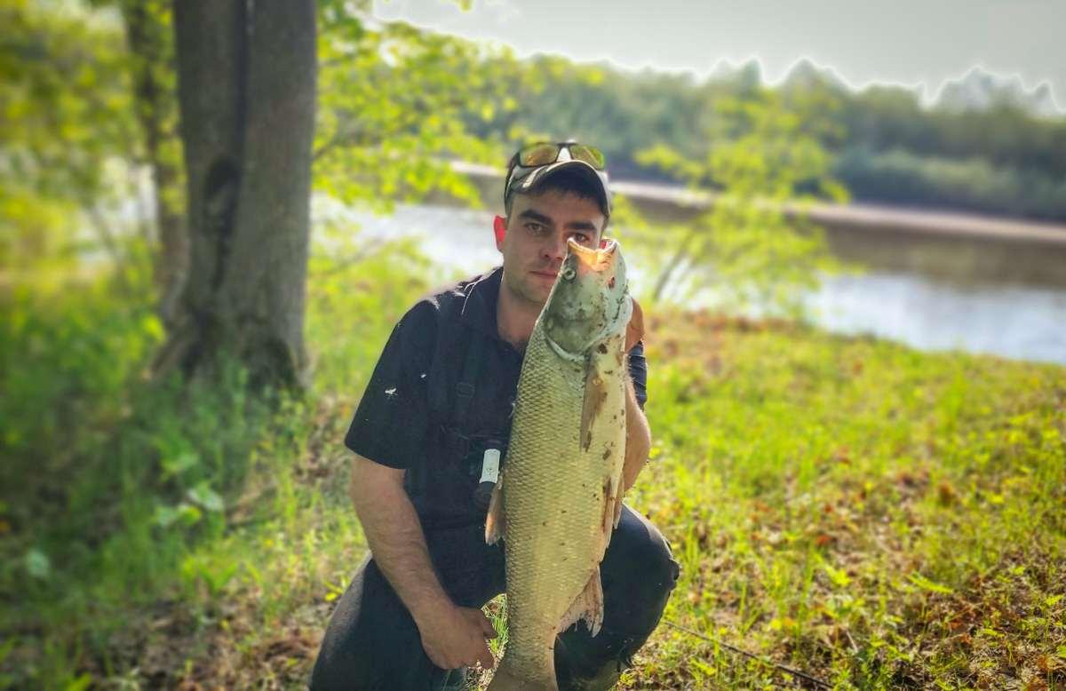 Как там ваша рыбалка проходит? Не клюет? А кому-то везет. Большая щука, жерех и два огромных сома, вес одного из которых достигает 29 килограммов — вот такой рекордный улов на данный момент у любителей посидеть с удочкой из нашего региона.