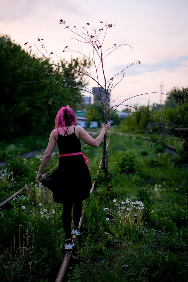 Нестандартные свадьбы — выбор по-настоящему творческих людей. Владимирцы Светлана и Артур точно из их числа. Главный день в своей жизни они решили провести на двухколесном транспорте, курсируя по знаменательным локациям города. Что вышло из этой затеи, выяснял «Ключ-Медиа».