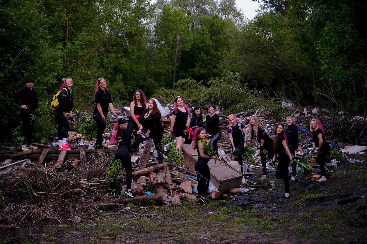 Нестандартные свадьбы — выбор по-настоящему творческих людей. Владимирцы Светлана и Артур точно из их числа. Главный день в своей жизни они решили провести на двухколесном транспорте, курсируя по знаменательным локациям города. Что вышло из этой затеи, выяснял «Ключ-Медиа».