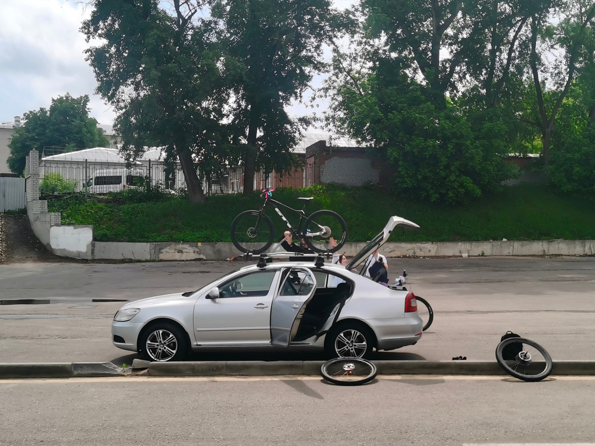 Нестандартные свадьбы — выбор по-настоящему творческих людей. Владимирцы Светлана и Артур точно из их числа. Главный день в своей жизни они решили провести на двухколесном транспорте, курсируя по знаменательным локациям города. Что вышло из этой затеи, выяснял «Ключ-Медиа».