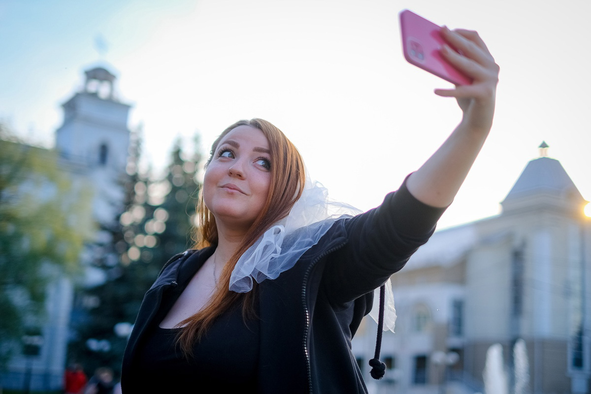 Нестандартные свадьбы — выбор по-настоящему творческих людей. Владимирцы Светлана и Артур точно из их числа. Главный день в своей жизни они решили провести на двухколесном транспорте, курсируя по знаменательным локациям города. Что вышло из этой затеи, выяснял «Ключ-Медиа».