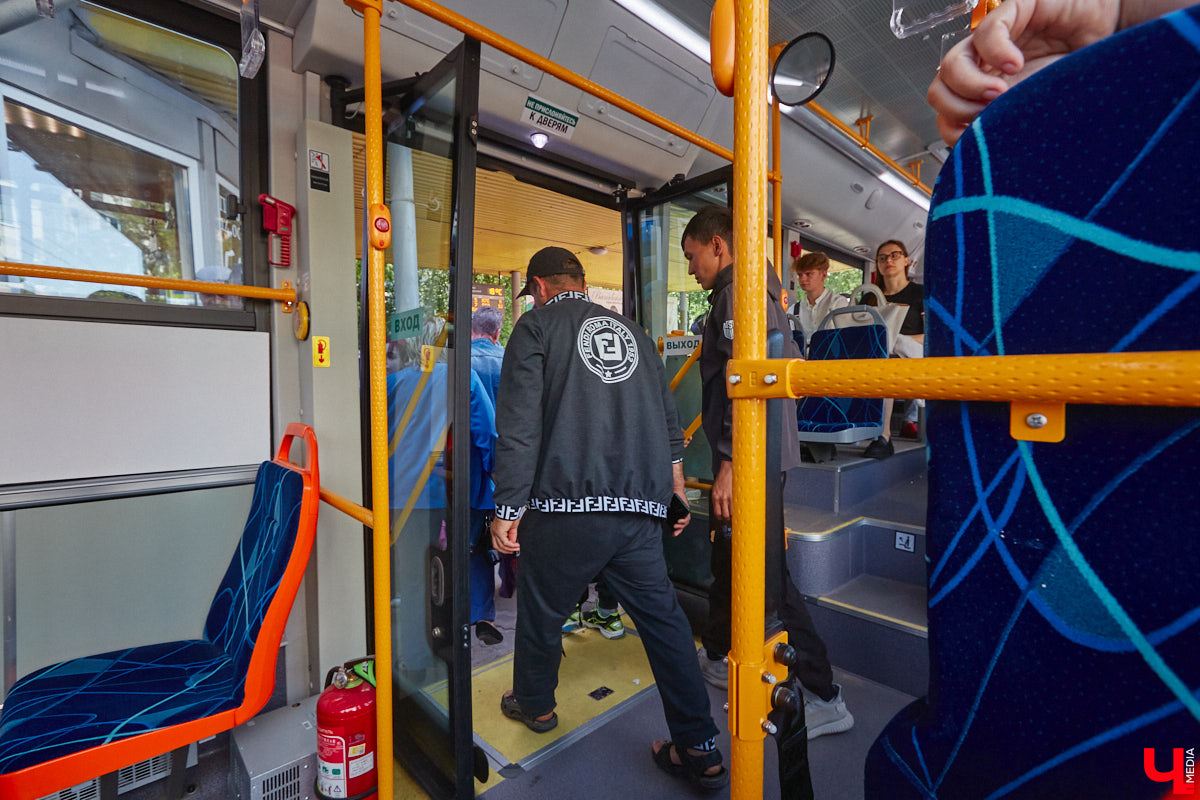 Вы уже обратили внимание на новые автобусы, которые появились на улицах областного центра? А может быть, успели даже проехаться на одном из них? Если нет, тогда отправляйтесь на маршрут вместе с «Ключ-Медиа». Мы протестировали китайский общественный транспорт с местным автоблогером.