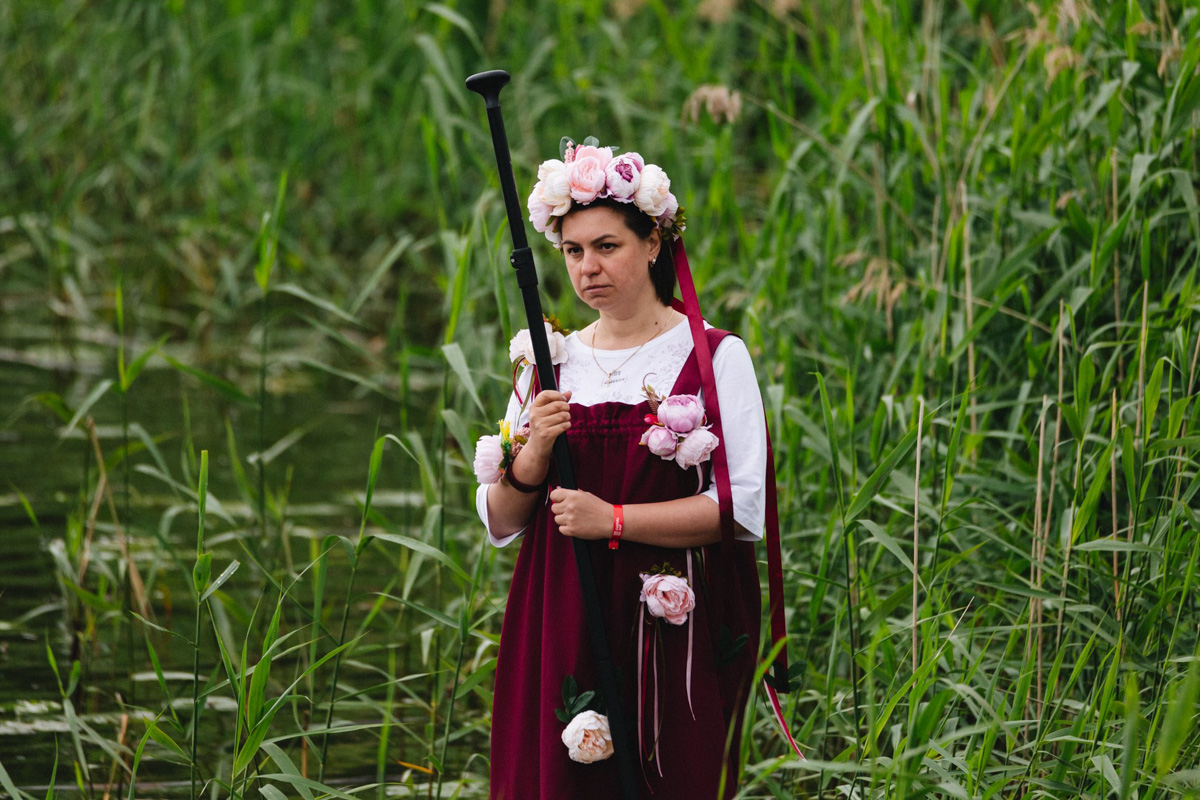 В минувшую субботу прошел второй в истории Суздаля карнавал на sup-бордах. Водный маршрут необычного фестиваля составил три километра по самому центру древнего города. Огромное количество знакомых героев из популярных сказок и культовых фильмов встали на доски и взяли в руки весла. Делимся подробностями этого неоспоримо яркого и зрелищного шоу.