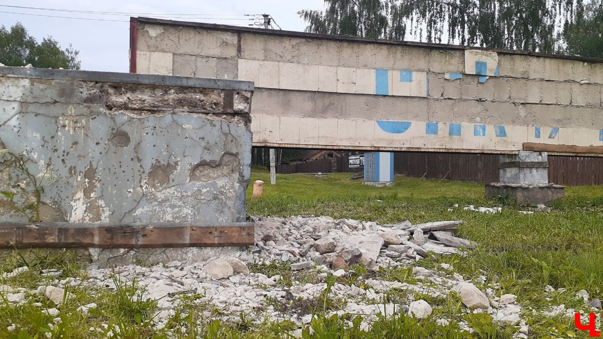 Единственная муниципальная парковка в центре Владимира вновь стала бесплатной! Также до конца этого лета на улицы города должны выйти сразу сто новых автобусов только муниципального перевозчика. Первые 15 уже поступили и готовятся принять пассажиров. По традиции только этими новостями мы сегодня не ограничимся.