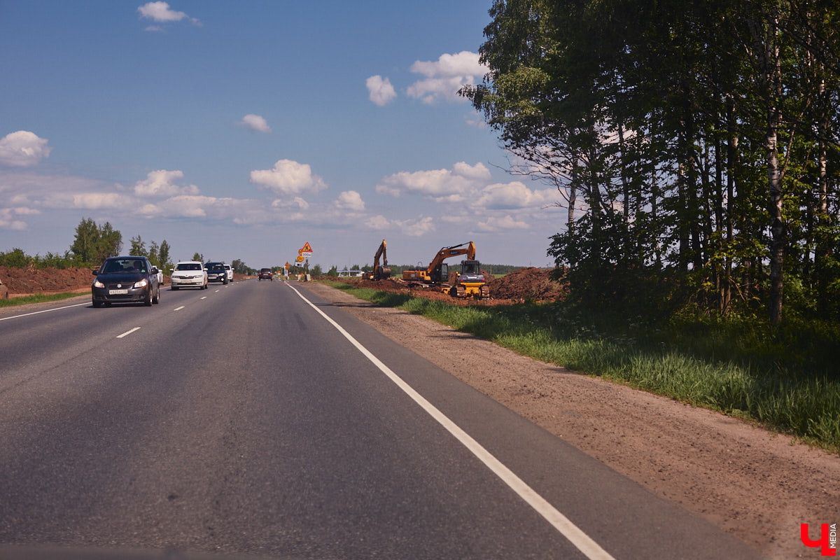Единственная муниципальная парковка в центре Владимира вновь стала бесплатной! Также до конца этого лета на улицы города должны выйти сразу сто новых автобусов только муниципального перевозчика. Первые 15 уже поступили и готовятся принять пассажиров. По традиции только этими новостями мы сегодня не ограничимся.