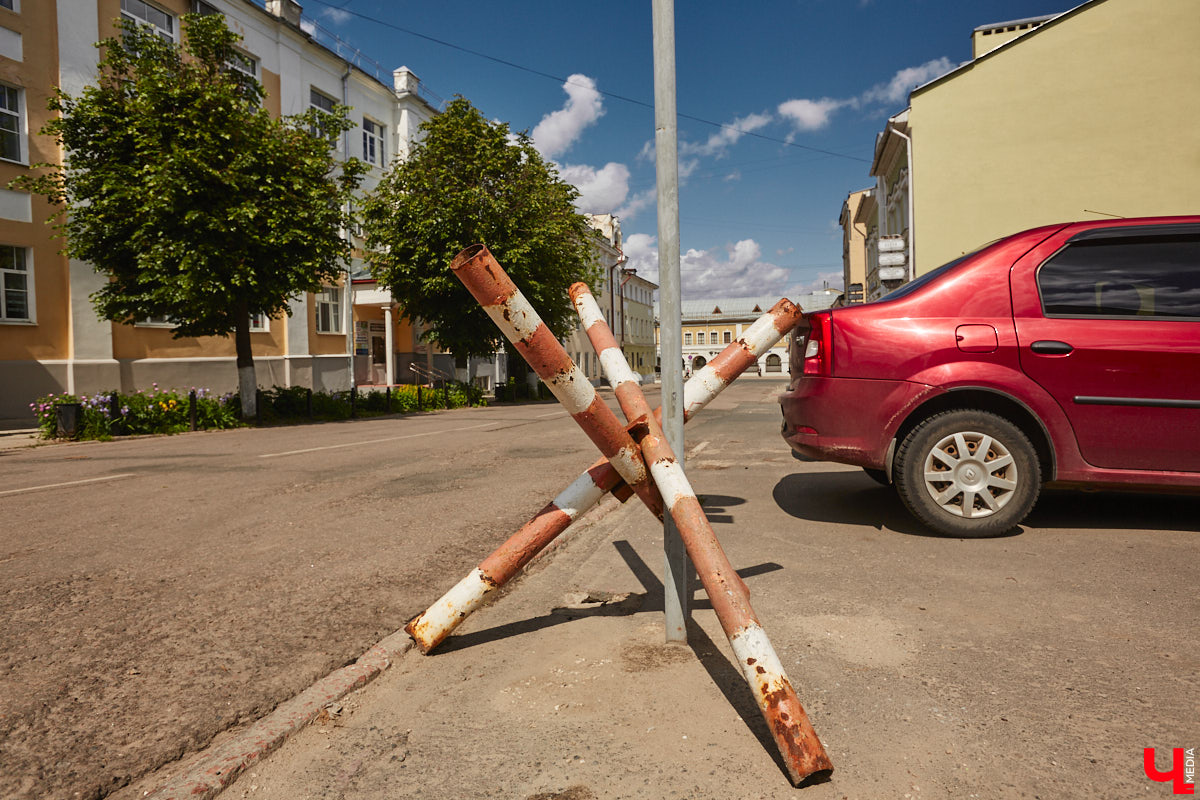 Единственная муниципальная парковка в центре Владимира вновь стала бесплатной! Также до конца этого лета на улицы города должны выйти сразу сто новых автобусов только муниципального перевозчика. Первые 15 уже поступили и готовятся принять пассажиров. По традиции только этими новостями мы сегодня не ограничимся.