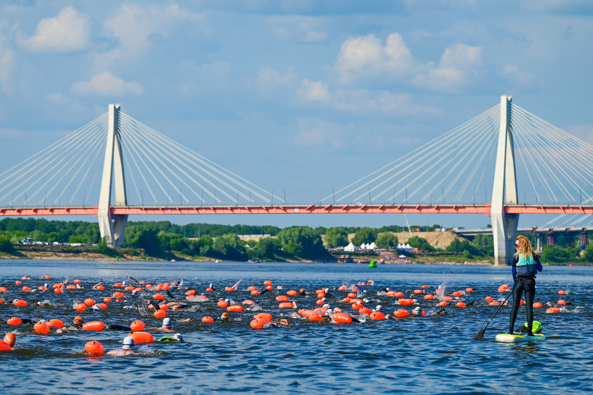25 июня в Муроме прошел богатырский заплыв международной серии, собравший спортсменов и новичков со всей страны. Около 500 участников, в том числе 69 человек из Владимирской области, приняли участие в спортивном соревновании на воде в рамках этапа чемпионата мира X-Waters World Championship 2023. О необычных призах, сложностях на пути и поводах для гордости — в нашем материале.