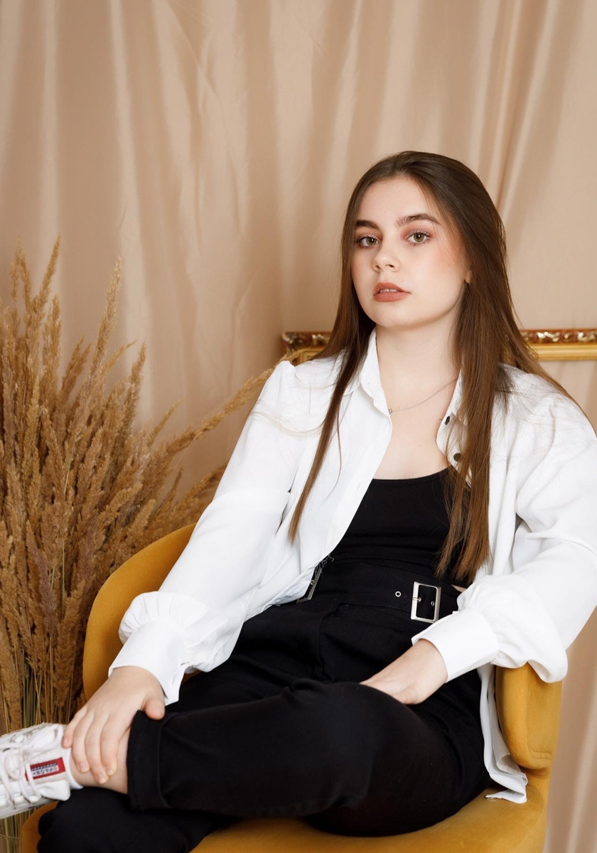 В этом году сто баллов по разным предметам на ЕГЭ набрали 15 выпускников владимирских школ, гимназий и лицеев. Мы нашли некоторых из этих «максималистов» и узнали у них, как шла подготовка к экзамену, какая атмосфера на нем царила и какие планы они строят на дальнейшую жизнь.