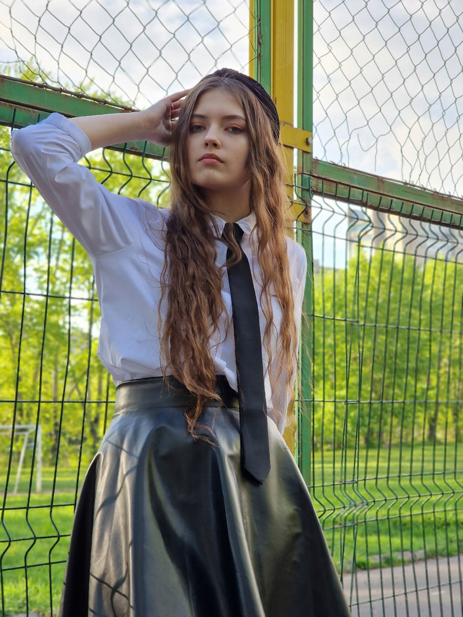 В этом году сто баллов по разным предметам на ЕГЭ набрали 15 выпускников владимирских школ, гимназий и лицеев. Мы нашли некоторых из этих «максималистов» и узнали у них, как шла подготовка к экзамену, какая атмосфера на нем царила и какие планы они строят на дальнейшую жизнь.