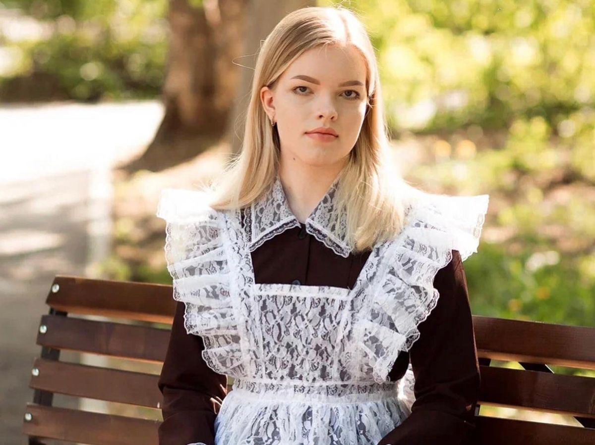 В этом году сто баллов по разным предметам на ЕГЭ набрали 15 выпускников владимирских школ, гимназий и лицеев. Мы нашли некоторых из этих «максималистов» и узнали у них, как шла подготовка к экзамену, какая атмосфера на нем царила и какие планы они строят на дальнейшую жизнь.