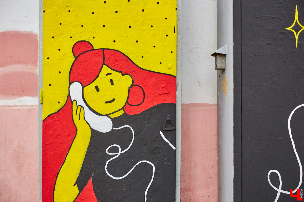 Совсем скоро во Владимире в третий раз пройдет фестиваль уличного искусства «Загфест» для художников, использующих в своем творчестве стены вместо бумаги. Где именно появятся новые рисунки — пока секрет. Зато известно, что их будет гораздо больше, чем в прошлом году. К тому же муралы станут куда масштабнее!